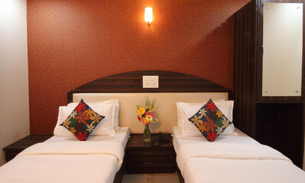 Hotel Railway Inn Thane Bagian luar foto